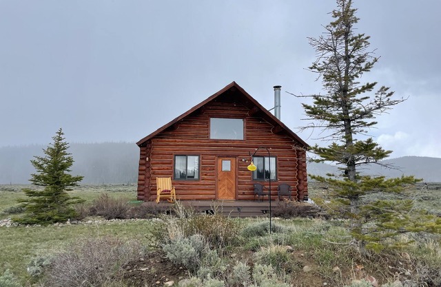 Rustic Log Cabin * Near Yellowstone