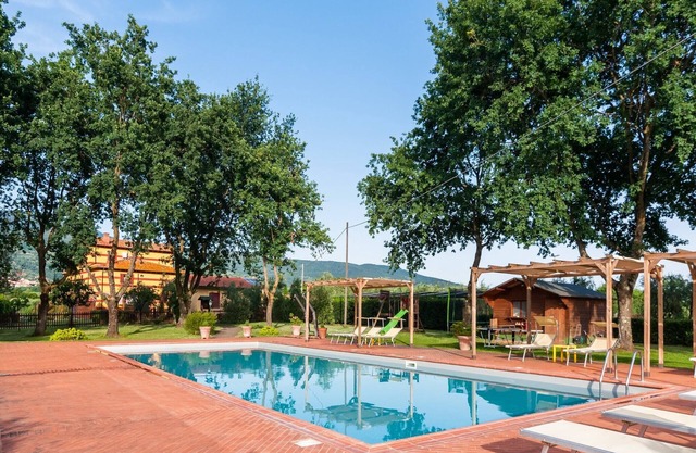 Villa à Pian di scò avec jardin