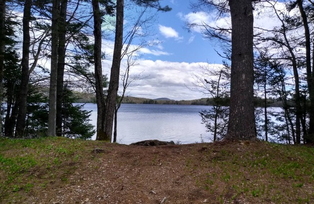 Expérience rustique hors réseau au bord du lac