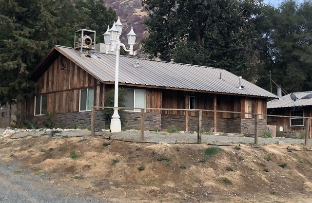 Maison de ranch rustique situé à 1/2 mile de la ville