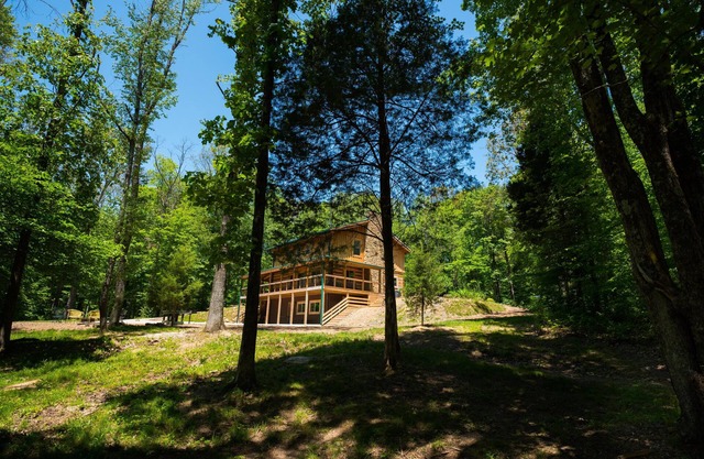 Rustic, hot tub, recreation room, Near Nashville!