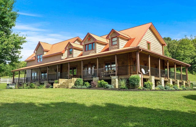 Rustic Retreat in Hickman on 160 Acres w/ Views!