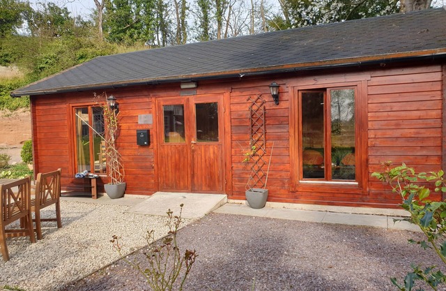 Beautiful 1-Bed Log Cabin in Retford close to A1