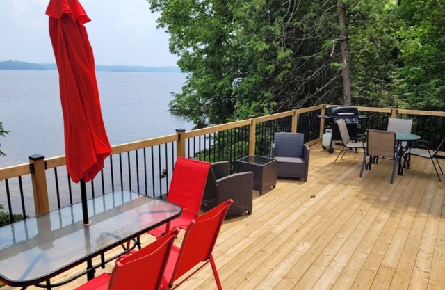 Rustic Retreat on Mississagua Lake in Beautiful Trent Lakes