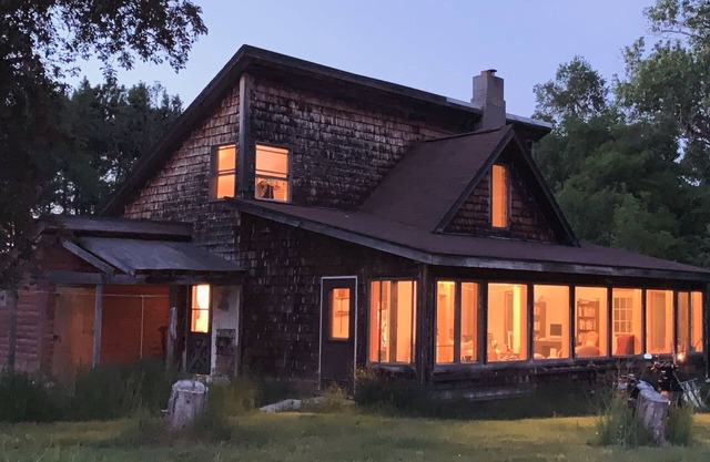 Rustic retreat on 40 acres near Thompsonville with 2bdr, AC, Wifi. Sleeps 6