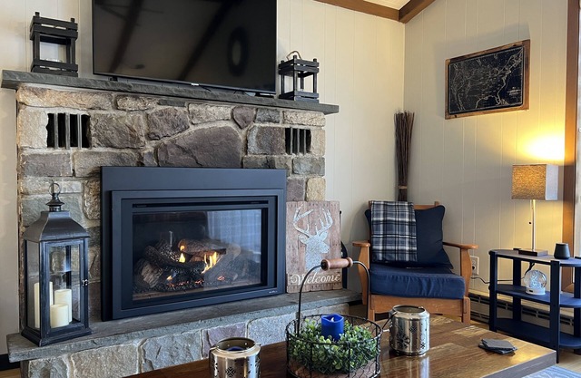Rustic Retreat –Seasonal Lake Views – Arrowhead Lake - Plaid Cabin