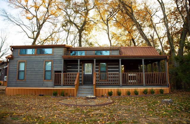 Rustic Retreat W/ One Bedroom & loft With Outdoor Fireplace