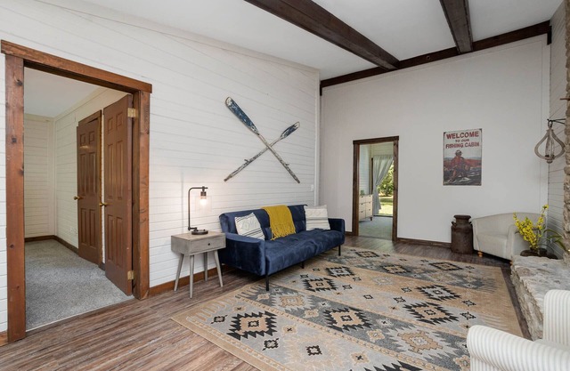 Rustic River Retreat- located right on the Whitewater River!
