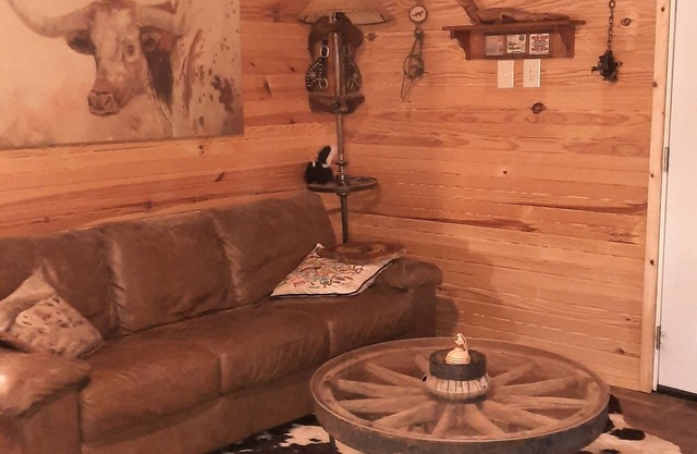 Rustic romantic lakefront cabin!!