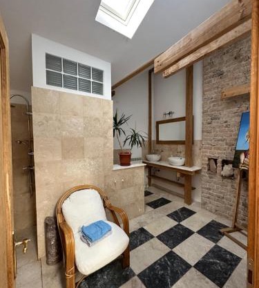 Rustic room 2 next to beach