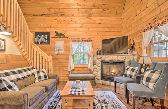 Rustic Rothbury Cabin w/ Resort Amenity Access!