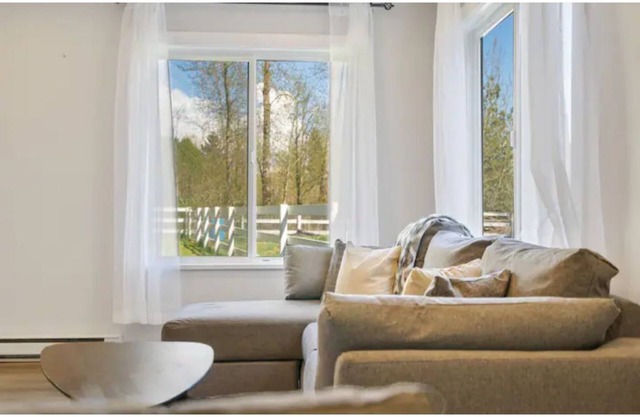 Rustic Two Bedroom Langley Getaway