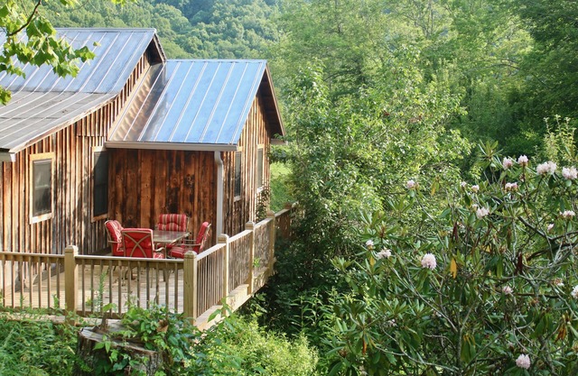 Cabane rustique mise à jour au cœur du haut pays des Appalaches