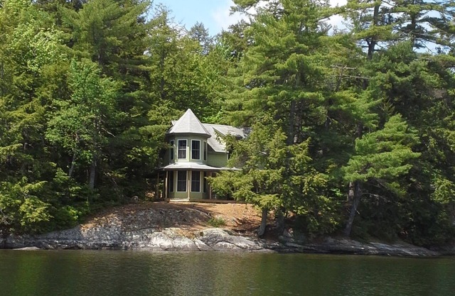 Chalet rustique au bord du lac