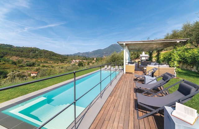 Rustic Villa Marignana with pool in Tuscany