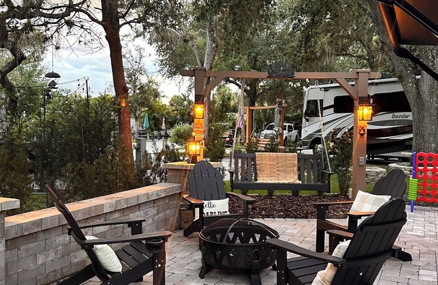 RV in River Ranch, fully equipped, WiFi, Fire pit, outdoor games