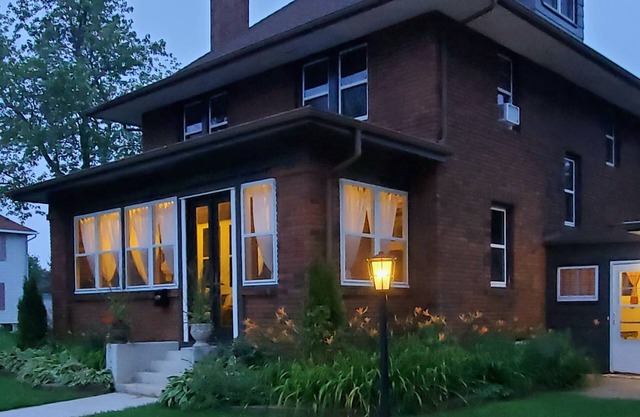 Une maison classique et un sauna sont mis pour votre visite avec un mobilier exceptionnel.