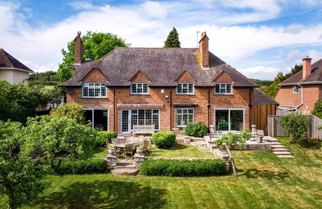 Rydon Court - Luxury family home with extensive views over Exeter Golf Course