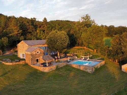 Séjour champêtre : magnifique ferme réhabilitée avec piscine, terrasses et confort moderne à St Étienne Lardeyrol - FR-1-582-389