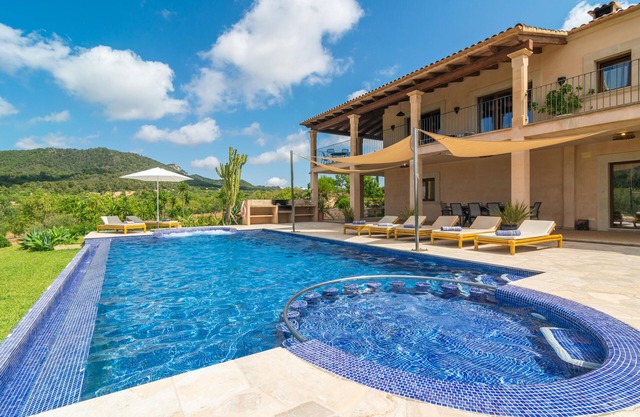 S'ALBARCOQUER - Stunning villa with private swimming pool and free WiFi