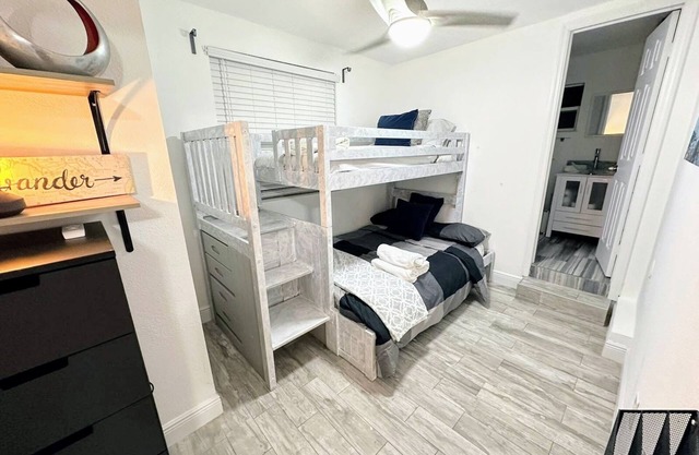 S&H Unlimited West Palm Beach Private 3 Bedroom House