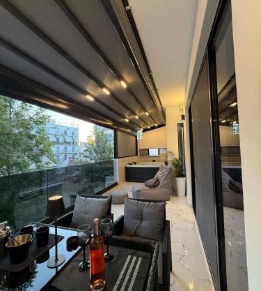 S&P-elegant suite with jacuzzi