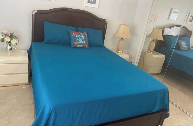 Share house w/ 1-Bedroom, w/ Private Bathroom &Entrance