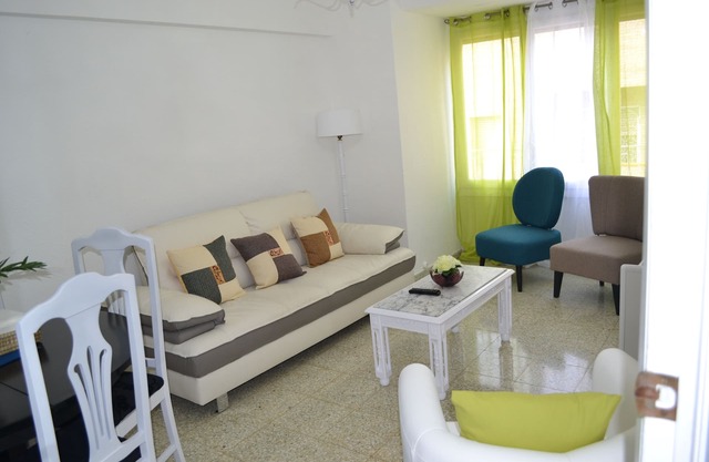 (s2) - Lumineux appartement moderne de 3 chambres pour 6 personnes Centre-ville et plage 10-12 minutes