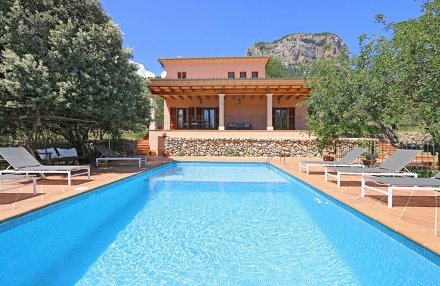 Situation idyllique, maison individuelle avec piscine privée, tranquillité, terrasses, internet