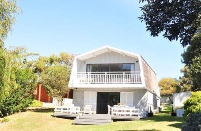 Sabi Robe WiFi 300m to Beach Dog friendly