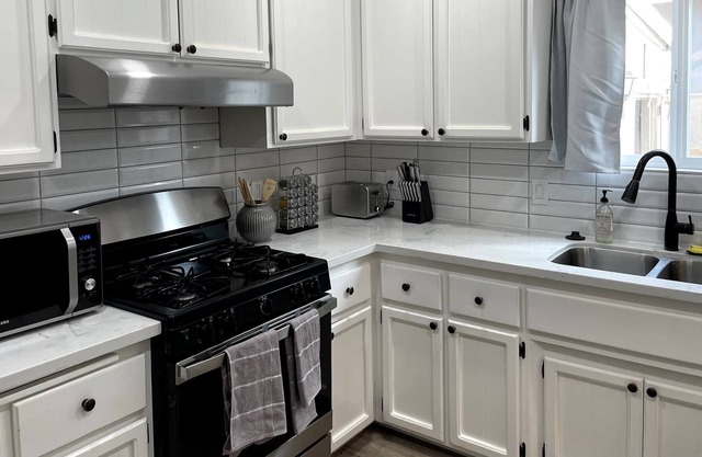 Sacramento Modern Bungalow, Close 2 UCD Med Center