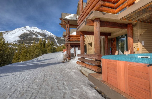 Beautiful End Unit Saddle Ridge-Moonlight Basin/Best Mtn Views/Hot Tub/Slopeside