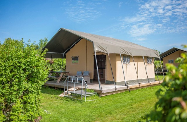 Belle tente lodge avec cuisine, à 10 km. de Bréda