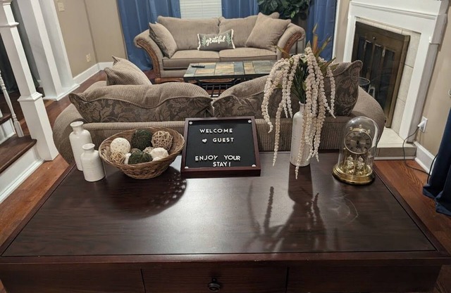 Safe and Comfortable Montgomery Home! w/Huge Master Bedroom!!