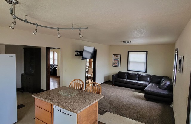Safe location lively Wauwatosa and within 10 min of what Milwaukee has to offer.