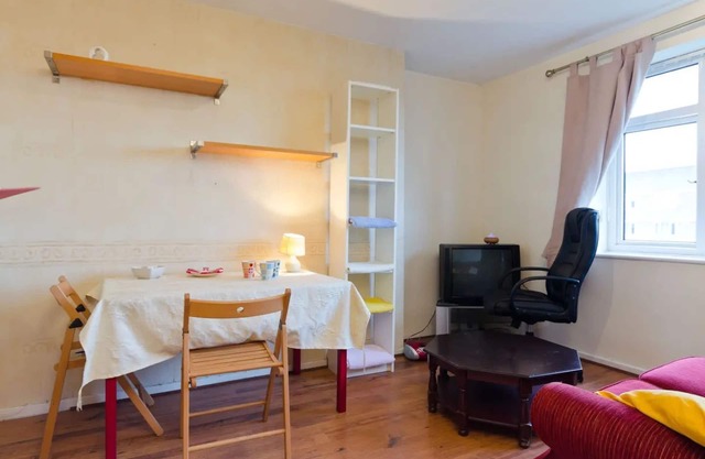 SÛR ET CALME APPARTEMENT, PARKING GRATUIT! - CENTRE / UNI