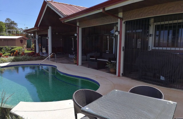 Mountain Home sécurisé sécurisé avec piscine + vues