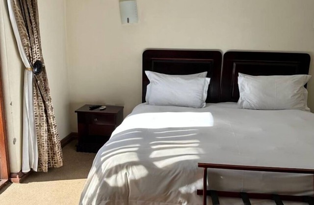 Safe Stay Guest House near town, garages & schools & restaurants