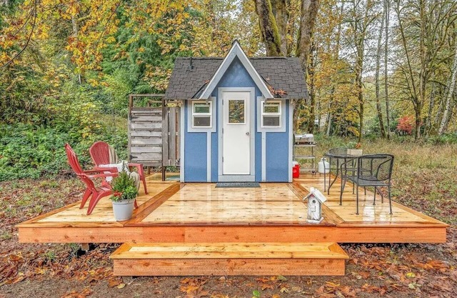 Safe, Unique, Affordable ~ Solo Retreat Space - Unique Northwest Vacation Rentals