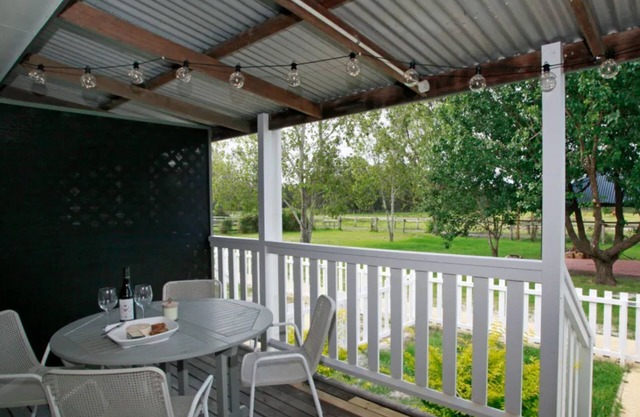 Sahara Trails 'Cabin 2' - WiFi, Air Conditioning, Horse Riding and much more !!