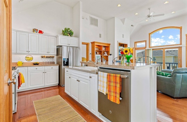 Sail Away 6 Bedroom Home in Manteo