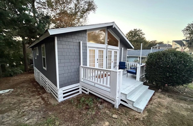 Sail Cove - Charming Colington Cottage - Pet Friendly- Community Pool!!
