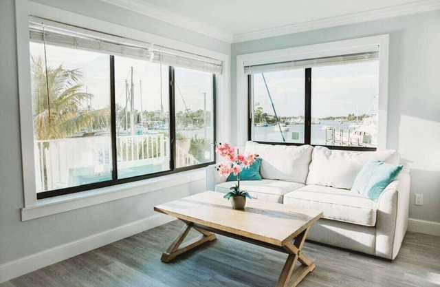 Sailfish Suites 7 - Waterfront Lodging