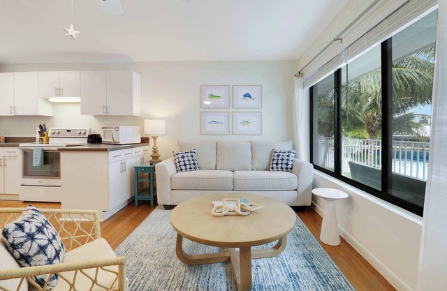 Sailfish Suites 8 - Waterfront Lodging
