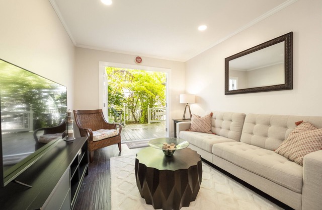 Sailor's Sanctuary - A Renovated Condo in Old Town