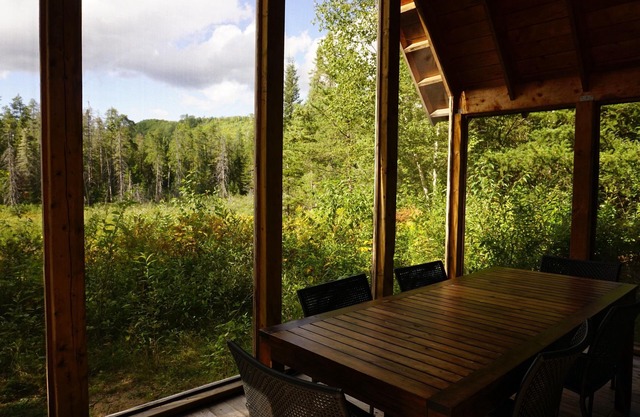 Saint Alexis Des Monts : Chalet traditionnel en bois rond en pleine nature