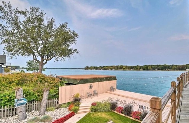 Lakefront Retreat With 7 Beds - Enjoy Fishing-Kayak-Swimming