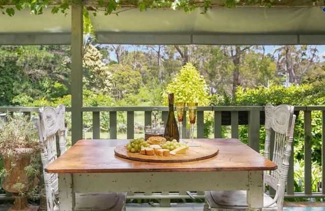 Saint Eloi - Le studio is a French inspired luxe 1-bedroom studio in Bowral