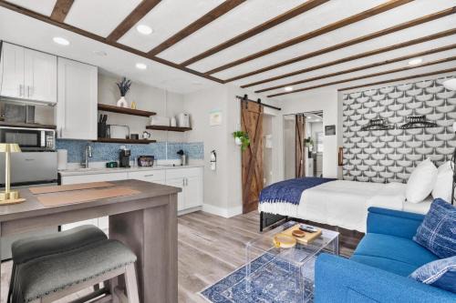 Sala Suite 1! Perfect Beach Getaway Deals in St Pete Beach!