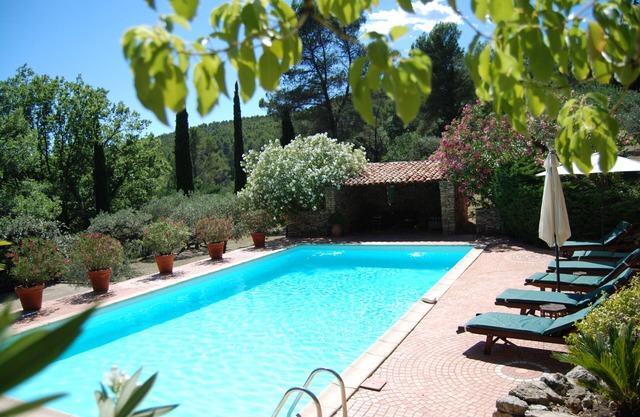 SALERNES Haut Var Maison de Charme piscine 6x12 climatisation parc 70000m2
